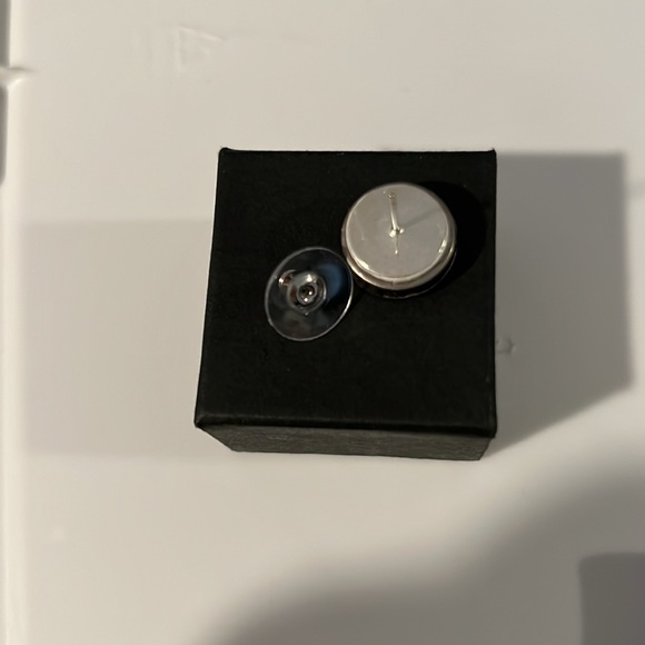 VINTAGE LOWER CASE e TYPEWRITER KEY PIERCED EARRINGS - Picture 5 of 5